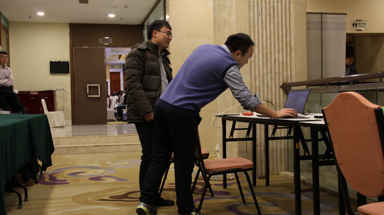 云酷科技人員調試產品.png 云酷科技人員調試產品.png