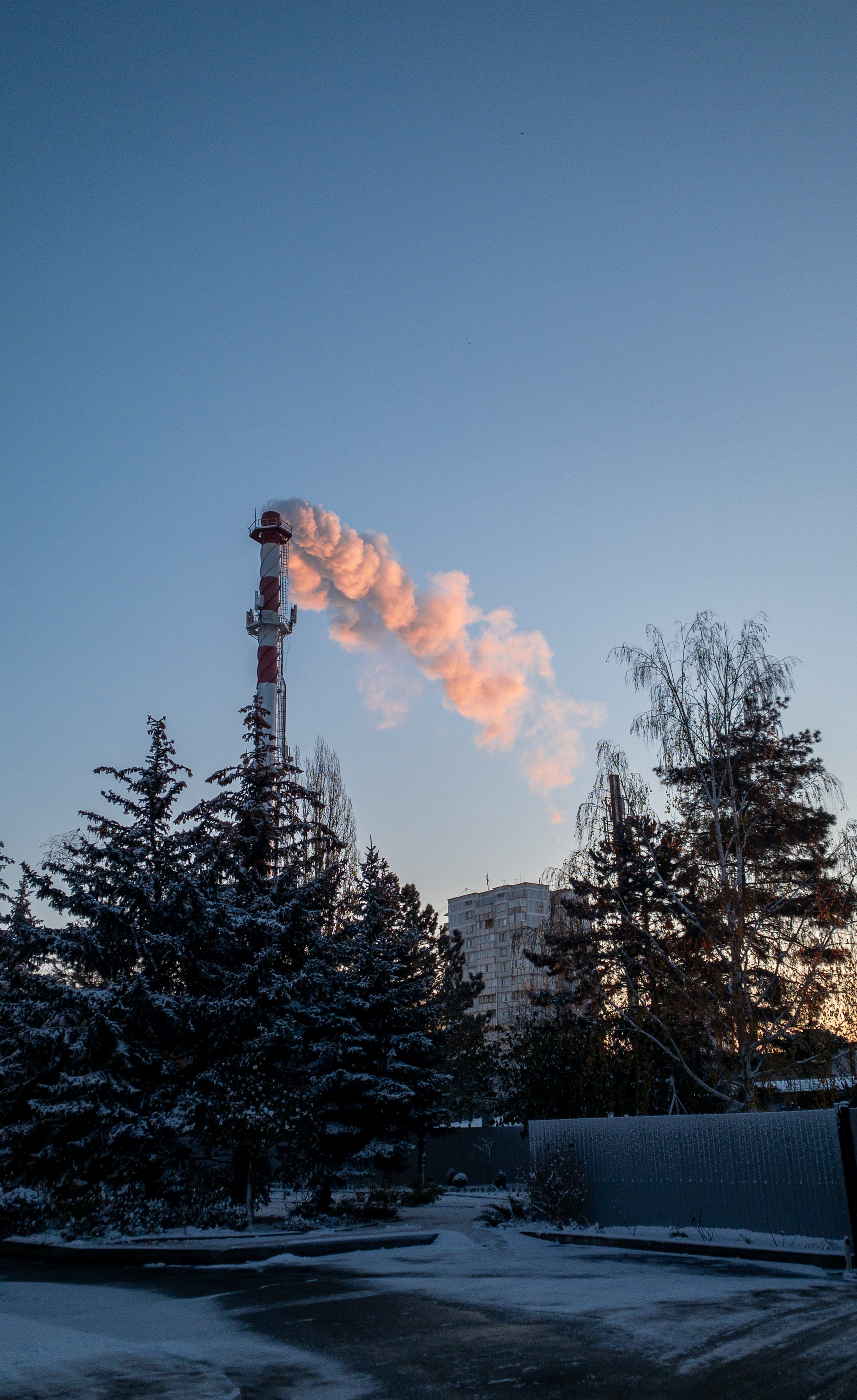 1646963953756064416.jpg anton-maksimov-5642-su-Z5L5Zvi9fbI-unsplash.jpg